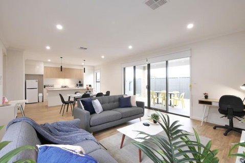 No Stairs Dbl Garage Aircon Woodville North - Food Delivery Shop 0