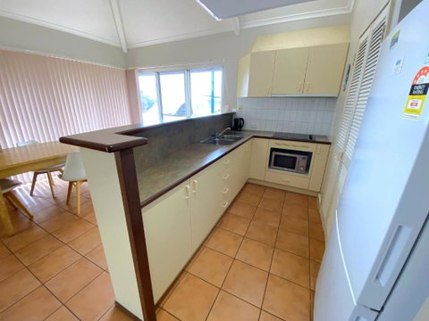 Osprey Holiday Village Unit 117 - Food Delivery Shop 1
