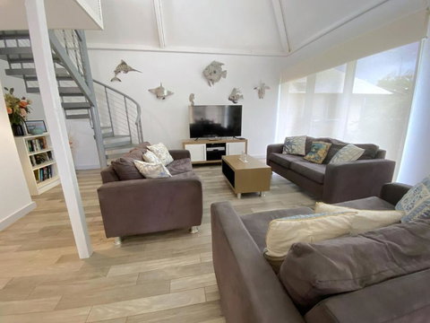 Osprey Holiday Village Unit 121 - Food Delivery Shop 3