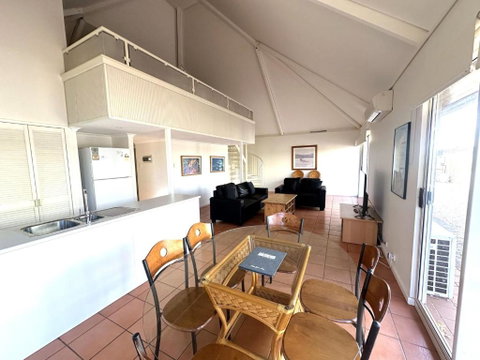 Osprey Holiday Village Unit 123 - Food Delivery Shop 0