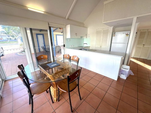 Osprey Holiday Village Unit 123 - Food Delivery Shop 1