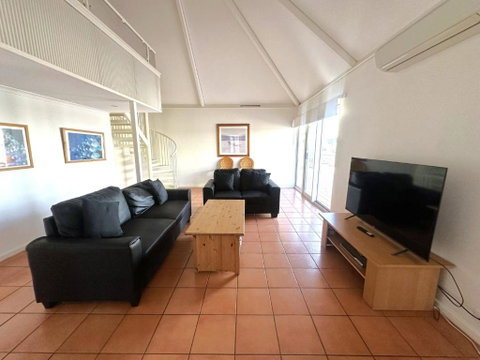 Osprey Holiday Village Unit 123 - Food Delivery Shop 3