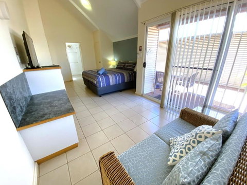 Osprey Holiday Village Unit 201 1 Bedroom - Food Delivery Shop 3