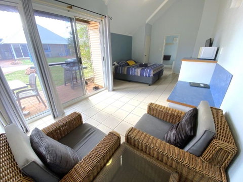 Osprey Holiday Village Unit 222 1 Bedroom - Food Delivery Shop 1