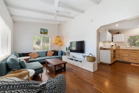 Peaceful And Renovated Original Beach House With Sweeping Views Of Gracetown - Food Delivery Shop 3