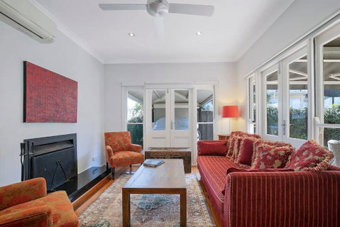 Paddington Cottage - A Classic Queenslander Stay - Food Delivery Shop 2
