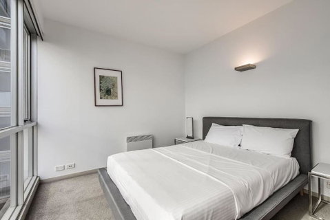 Parade Place - A Central Balcony Stay - Food Delivery Shop 3