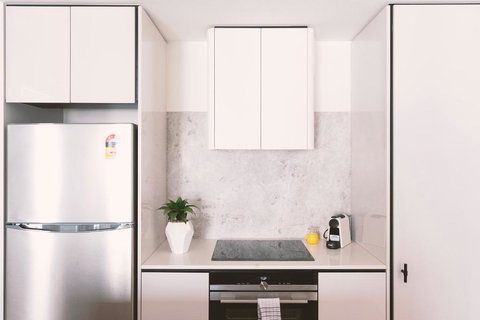 Patio Mt View 1BR Apt In CBD Near ANU And Museum With Free Parking And WiFi - Food Delivery Shop 2