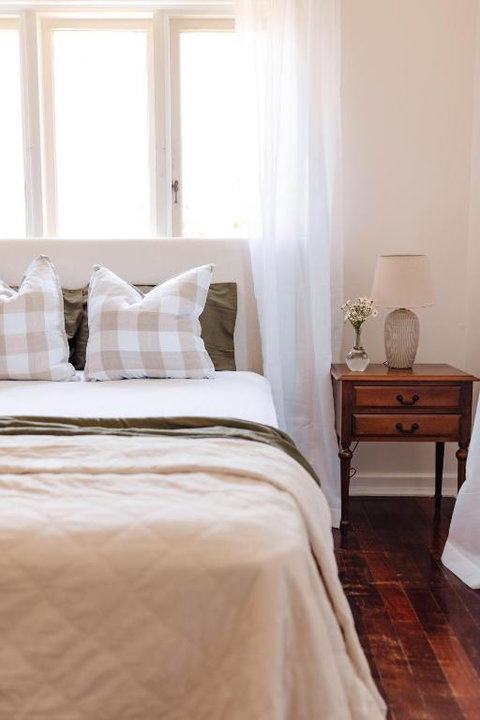 Pet Friendly Family Home In Bluff Point - Food Delivery Shop 3