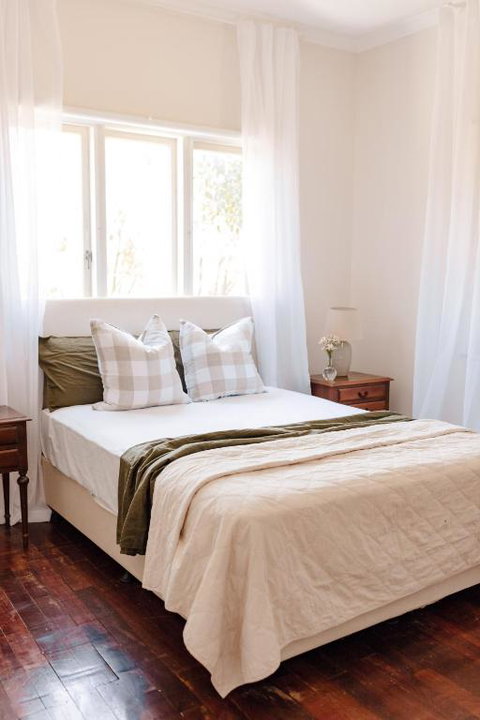 Pet Friendly Family Home In Bluff Point - Food Delivery Shop 1