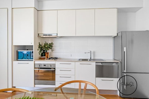 Perfect Penthouse - WiFi Included - Food Delivery Shop 3