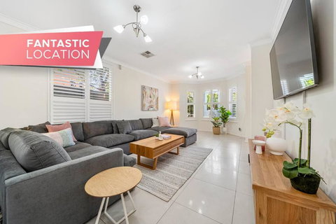 Petal And Bloom - 3BR Family CBD - Food Delivery Shop 0