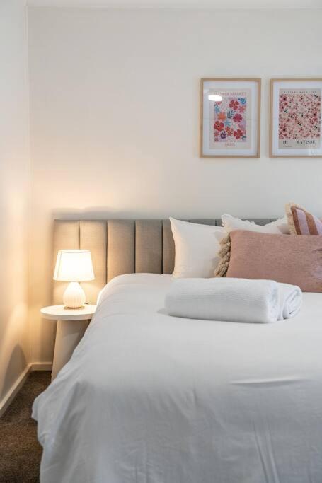 Petal And Bloom - 3BR Family CBD - Food Delivery Shop 2
