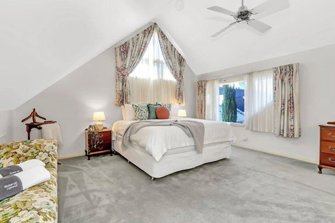 Picket Fence Cottage - Steps From Adelaide Oval - Food Delivery Shop 2