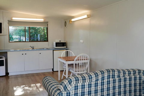 Pine Country Caravan Park - Food Delivery Shop 1