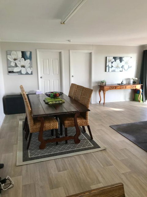 Pine View Holiday Rental - Food Delivery Shop 2