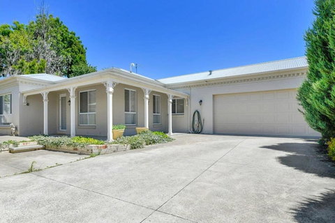 Piper St - CBD, Cosy Escape - Food Delivery Shop 2