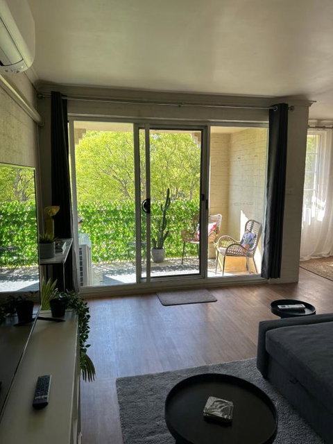 Plush 2 Bedroom Apartment Kingston - Food Delivery Shop 2