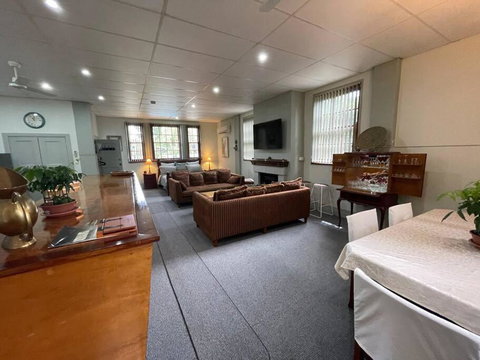 Post Office Boutique Accommodation - Food Delivery Shop 3