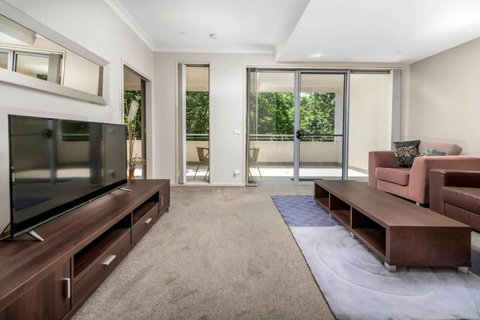 Quiet Apartment In Braddon ACT - Food Delivery Shop 3