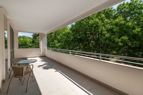 Quiet Apartment In Braddon ACT - Food Delivery Shop 0