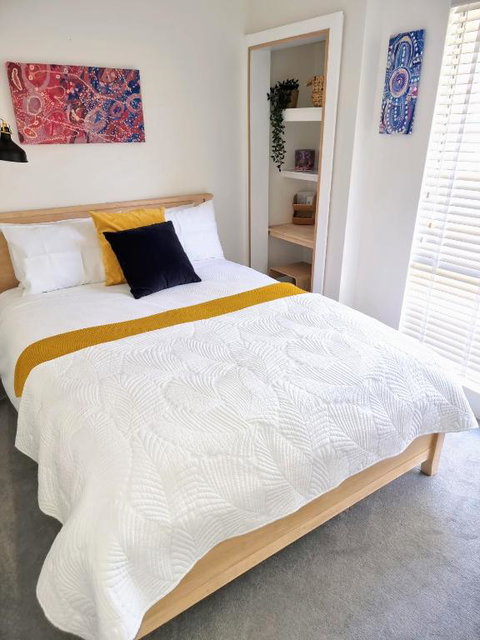 Queen Bed Apartment- No Sharing, Your Very Own Space - Food Delivery Shop 0