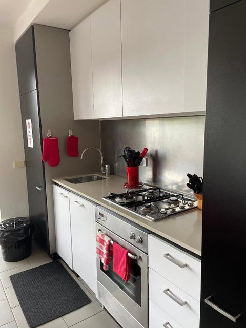 Radiance - Chic Fitzroy Street Apartment - Food Delivery Shop 2