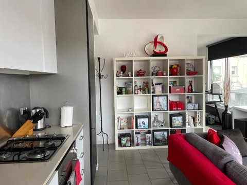 Radiance - Chic Fitzroy Street Apartment - Food Delivery Shop 3