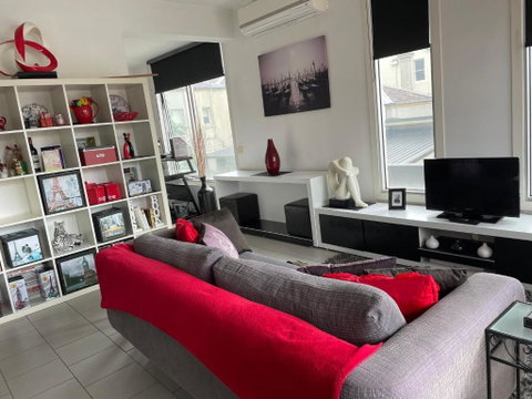 Radiance - Chic Fitzroy Street Apartment - Food Delivery Shop 0
