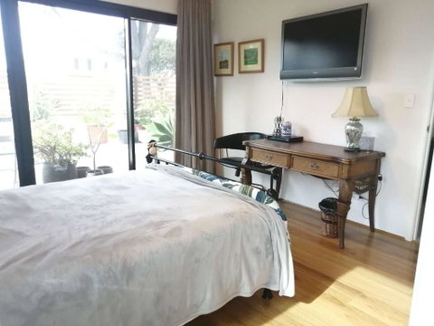 Private & Cosy! Master Bedroom In Perth With Garden View - Food Delivery Shop 1