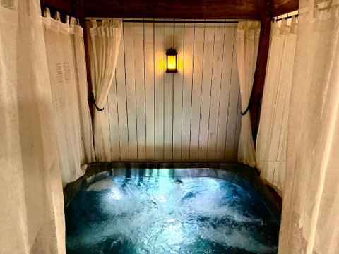 Private Outdoor Spa, Fire Pit - THE RETREAT COOLUM BEACH - Food Delivery Shop 0