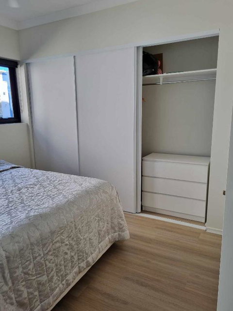 Private Bedroom And Bathroom In A Shared Apartment - Food Delivery Shop 1