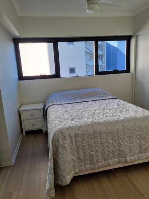 Private Bedroom And Bathroom In A Shared Apartment - Food Delivery Shop 2