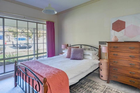 Prestigious Expansive Home With Almost Everything - Food Delivery Shop 1