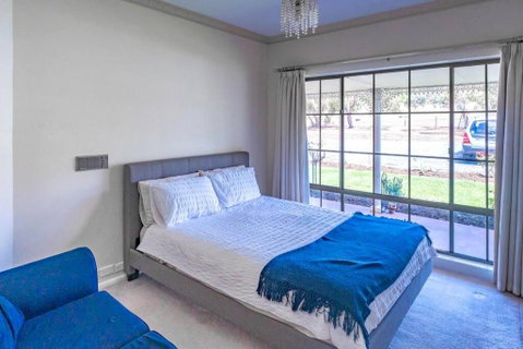 Prestigious Expansive Home With Almost Everything - Food Delivery Shop 2