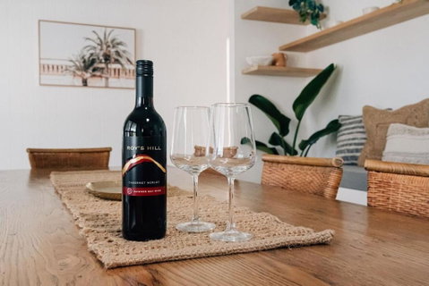 Prime Location With Pool - Walk To Coolum Beach - Food Delivery Shop 3