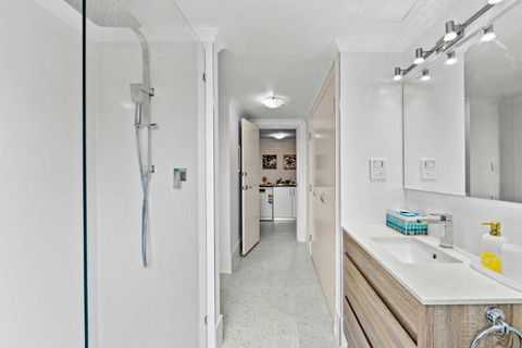 Prime Perth Apartment - Food Delivery Shop 2