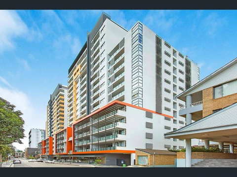 Private Room With Shared Washroom Only In 3bhk Apartment - Food Delivery Shop 0