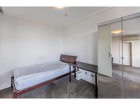 Private Room With Shared Washroom Only In 3bhk Apartment - Food Delivery Shop 1