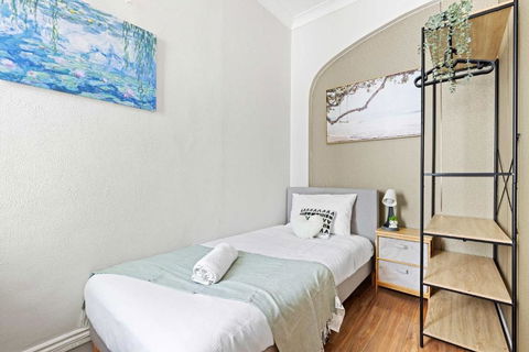 Private Single Room - Conveniently Located At Glebe - Shared Bathroom - Food Delivery Shop 0