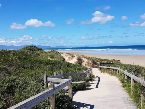 Prom Coast - Beach Abode - Sandy Point - Food Delivery Shop 2