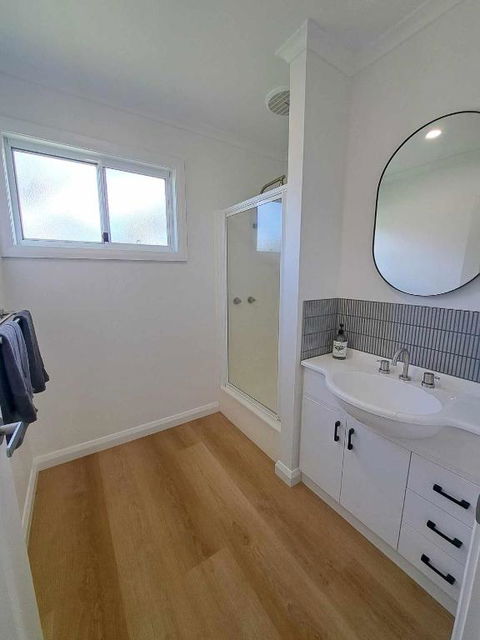 Prom Port Holiday Cottages - Wilsons Prom, Port Welshpool, Whale Watching - Food Delivery Shop 3