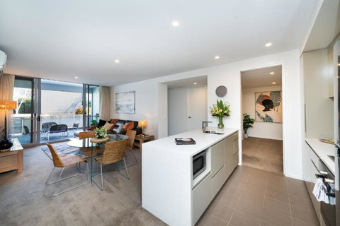 Quayside 127 - Food Delivery Shop 2