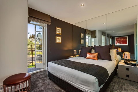 Quest East Melbourne - Food Delivery Shop 0
