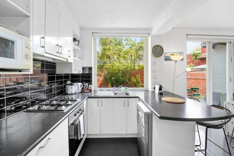 Quiet And Peaceful Beachside 1BR Retreat W Parking - Food Delivery Shop 1