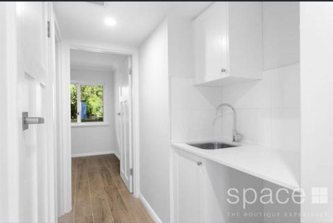 Quintessential Oceanview Apartment In Cottesloe - Food Delivery Shop 0