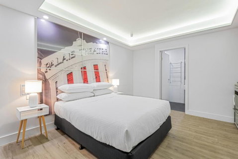 Quirky Studio With Sleek Decor In St Kilda - Food Delivery Shop 0