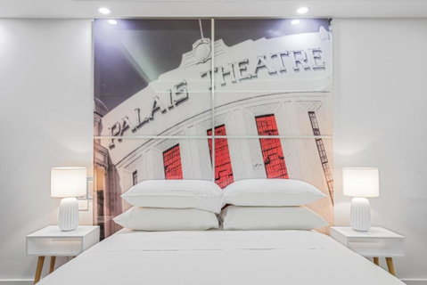 Quirky Studio With Sleek Decor In St Kilda - Food Delivery Shop 2