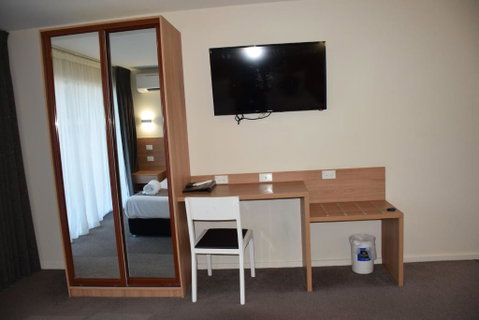 Rainbow Motel Queanbeyan - Food Delivery Shop 3