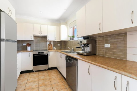 Randwick L 3 Bedroom Apartment + Parking - Food Delivery Shop 3
